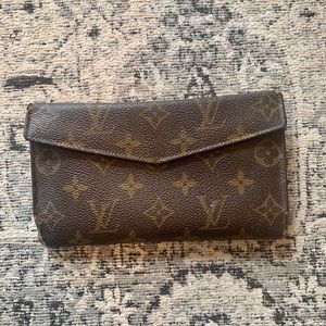 LOVED Louis Vuitton LV logo Leather Wallet